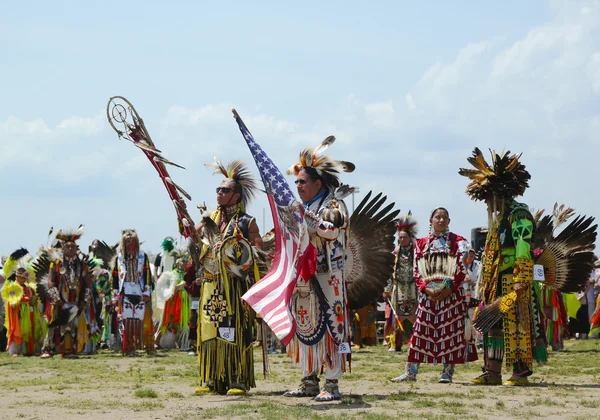 The Eagle Staff leads the Grand Entry at he NYC Pow Wow in Brooklyn — Stock Photo, Image