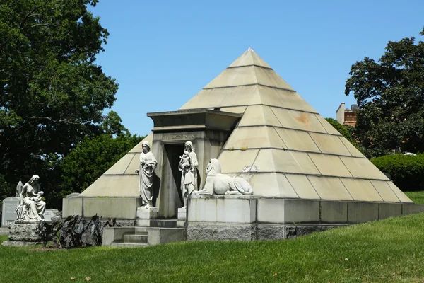 Mausoleo en el cementerio Green-Wood en Brooklyn — Foto de Stock