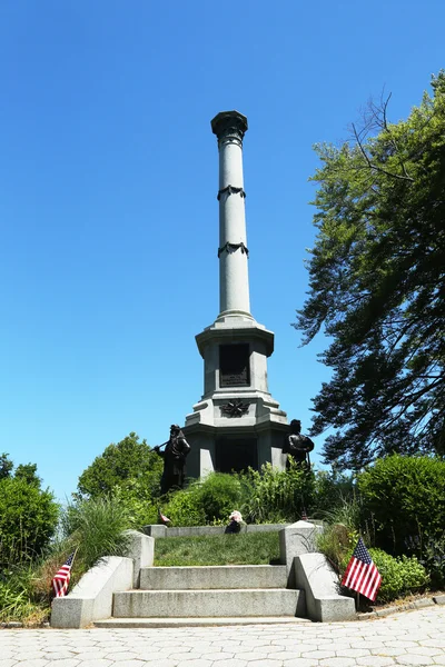 Soldiers monument at the Battle Hill at the Green-Wood cemetery in Brooklyn — Stock Photo, Image