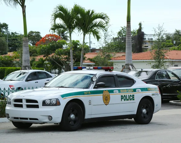 Miami - Dade coche del departamento de policía en el sur de Miami —  Fotos de Stock