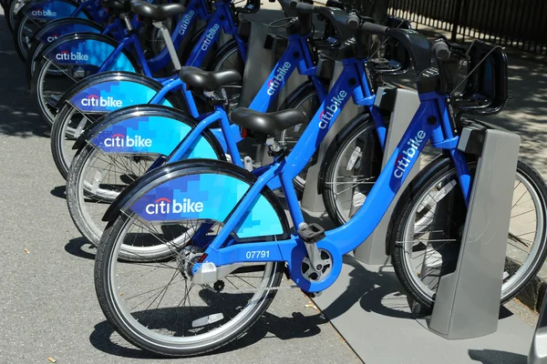 Citi cykel station under williamsburg i brooklyn — Stockfoto