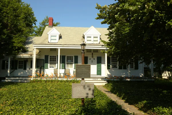 Ostatni prywatny 1700 s holenderski colonial house w nyc w brooklyn, Nowy Jork — Zdjęcie stockowe