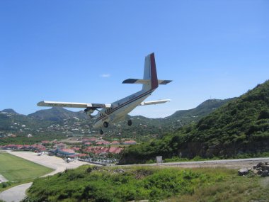 dramatik winair uçak iniş St barts Havaalanı