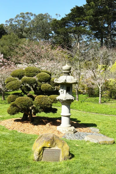 Memorial Lantern for Japanese Americans in Golden Gate Park — Stock Photo, Image