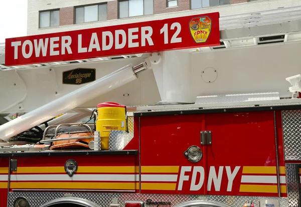 FDNY wieża 12 ciężarówka drabina na Manhattanie — Zdjęcie stockowe