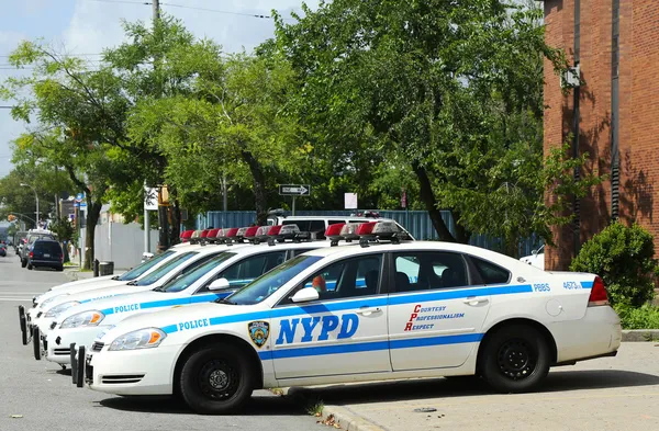 NYPD bilar i brooklyn, ny — Stockfoto