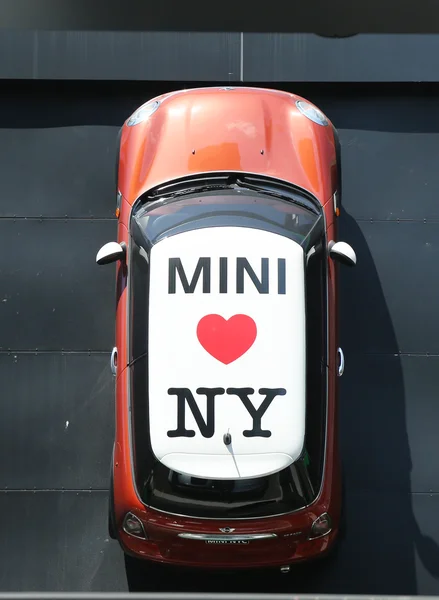 Mini Cooper dealership in Manhattan — Stock Photo, Image