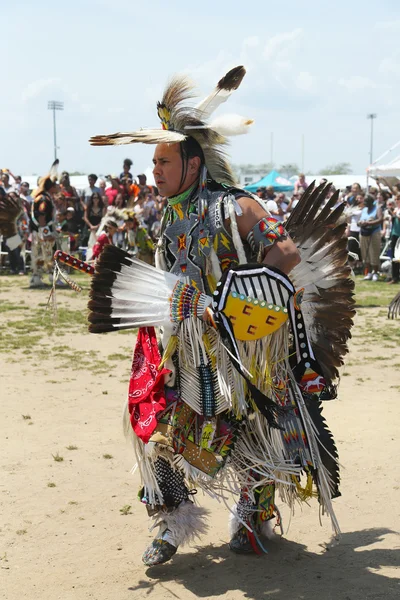 Niezidentyfikowane native amerykański tancerz w nyc pow wow w brooklyn — Zdjęcie stockowe