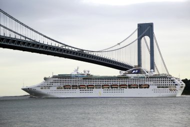 2013 cruise deniz princess cruise gemi Prenses dünya sırasında verrazano Köprüsünün altında