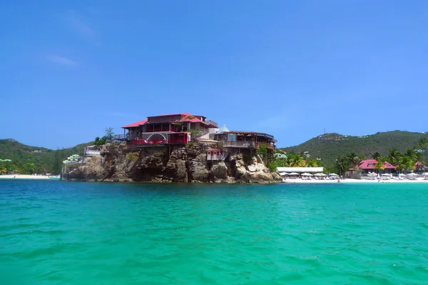 Het prachtige eden rock hotel bij st barts, Frans west-Indië — Stockfoto