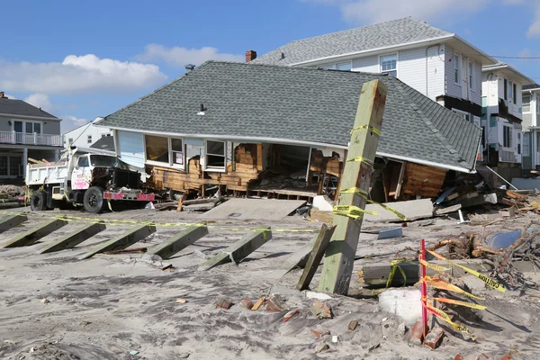 Destruida casa de playa cuatro meses después del huracán Sandy — Foto de Stock
