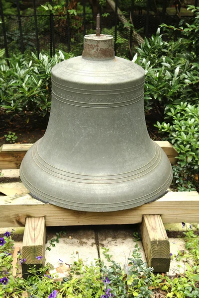 Bell at the Plymouth Church of the Pilgrims in Brooklyn Heights — Stock Photo, Image