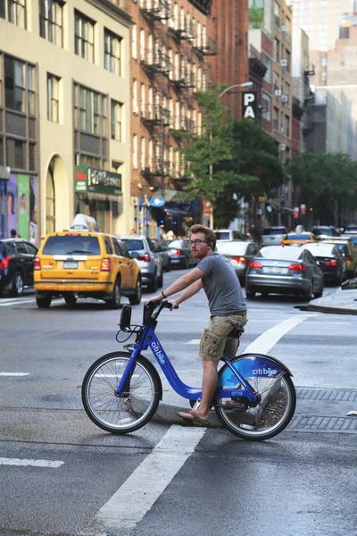 Okänd citi cykel ryttare i manhattan — Stockfoto