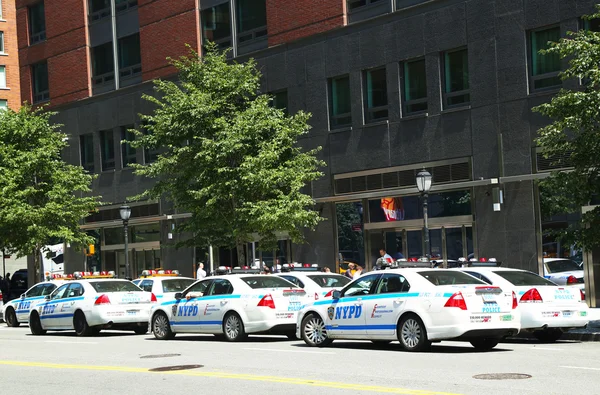 NYPD i högsta beredskap efter terrorhotet i new york city — Stockfoto