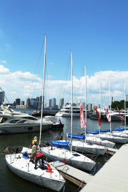 north cove Marina Pil Park'ta Manhattan Yelken Okulu yatlar