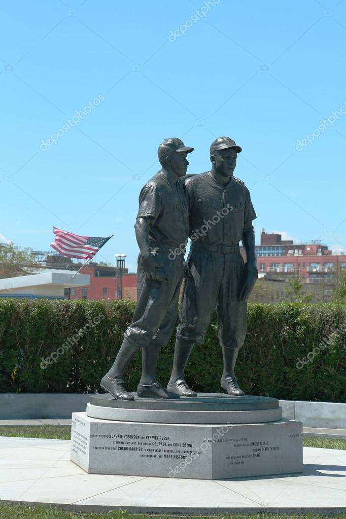 Jackie Robinson and Pee Wee Reese Statue in Brooklyn – Stock Editorial  Photo © zhukovsky #29632145