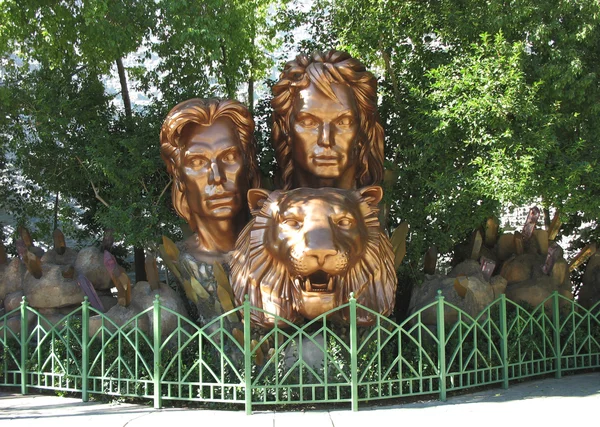 Siegfried ve roy heykeli las vegas mirage casino — Stok fotoğraf