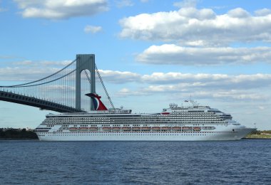 carnival zafer cruise gemi New York'tan ayrılıyor
