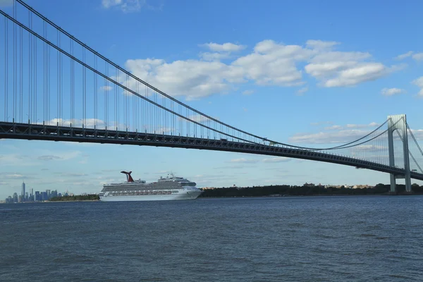 carnival zafer cruise gemi New York'tan ayrılıyor
