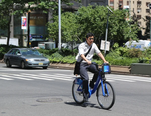 Unknown Citi bike rider in Manhattan — Stock Photo, Image