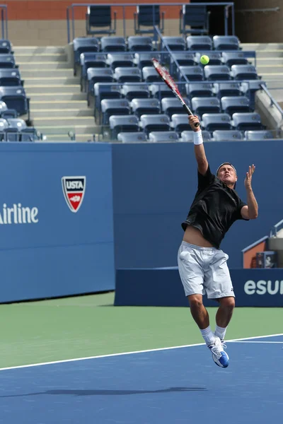 Deux fois champion du Grand Chelem Lleyton Hewitt s'entraîne pour l'US Open 2013 — Photo