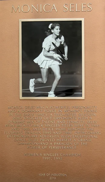 Placa de Monica Seles en el US Open Court of Champions en el Billie Jean King National Tennis Center — Foto de Stock