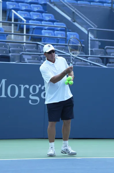 Ocho veces campeón de Grand Slam Ivan Lendl entrenando dos veces campeón de Grand Slam Andy Murray para el US Open en el Louis Armstrong Stadium — Foto de Stock