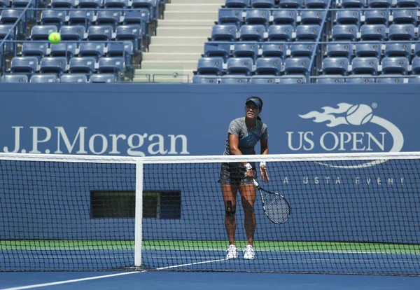 El campeón de Grand Slam Na Li practica para el US Open 2013 en el Arthur Ashe Stadium en el Billie Jean King National Tennis Center —  Fotos de Stock