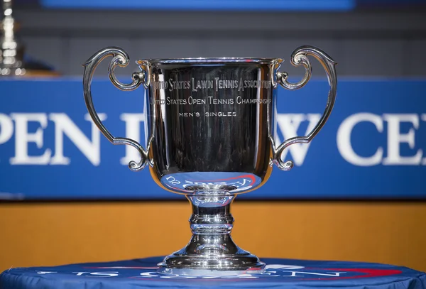 Trofeo US Open Femenino Soltero presentado en la Ceremonia del Abierto de EEUU 2013 — Foto de Stock