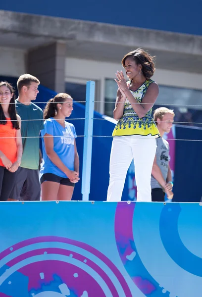 Primera Dama Michelle Obama acompañado por jugadores de tenis profesionales en el Arthur Ashe Kids Day en el Billie Jean King National Tennis Center —  Fotos de Stock