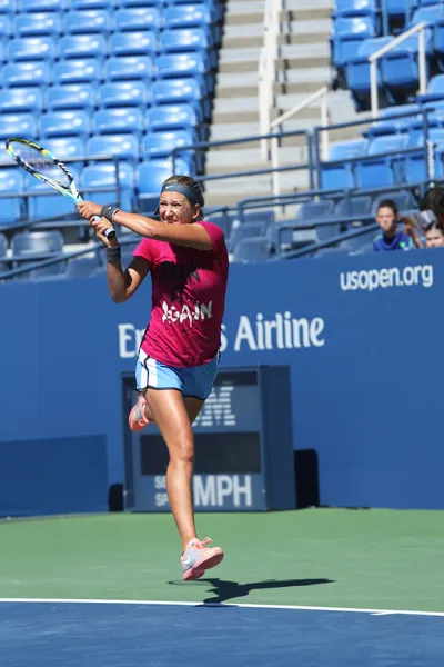 Two times Grand Slam champion Victoria Azarenka practices for US Open 2013 at Arthur Ashe Stadium — Stock Photo, Image