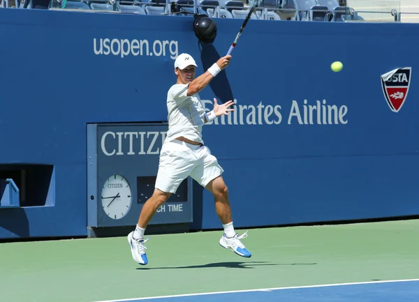 Jogador profissional de tênis Ricardas Berankis pratica para US Open 2013 no Billie Jean King National Tennis Center — Fotografia de Stock