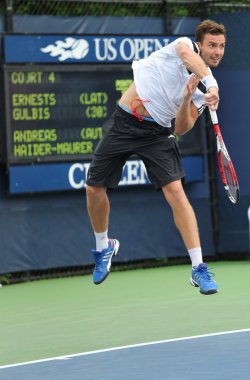 onun ilk turda Letonya ernests gulbis bize açık 2013 maç profesyonel tenis oyuncusu