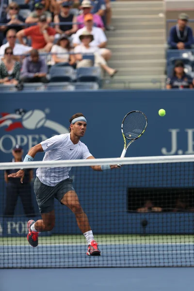 Der zwölfmalige Grand-Slam-Champion Rafael Nadal bei seinem Erstrundenmatch bei den US Open 2013 gegen Ryan Harrison — Stockfoto