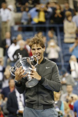 bize açık şampiyonu 2013 rafael nadal bize tutarak açık kupa kupa sunu sırasında
