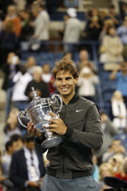 bize açık şampiyonu 2013 rafael nadal bize tutarak açık kupa kupa sunu sırasında