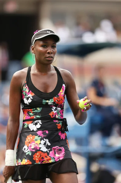Nueve veces campeona del Grand Slam Venus Williams durante su primer partido de dobles en el US Open 2013 — Foto de Stock