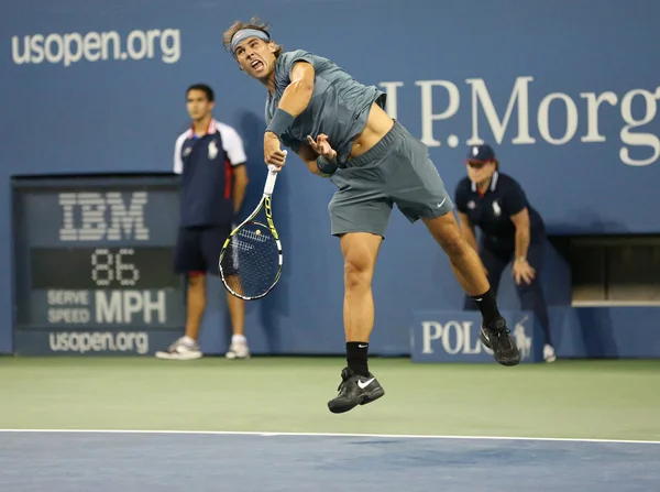 Doce veces campeón del Grand Slam Rafael Nadal durante su partido de segunda ronda en el US Open 2013 —  Fotos de Stock