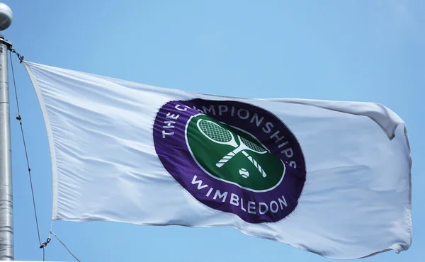 温布尔登网球赛冠军旗子在比利 · 金国王国家网球中心在我们开放期间 2013 — 图库照片