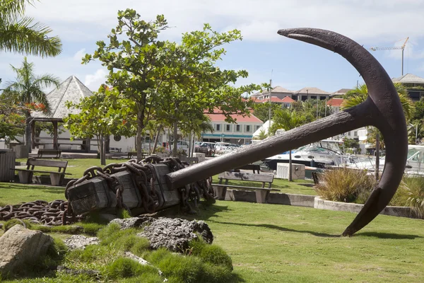Giant anchor at Gustavia waterfront at St Barts, French West Indies — Stock Photo, Image