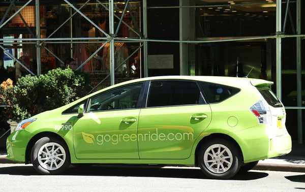 GoGreenRide véhicule de service de voiture dans le centre de Manhattan — Photo