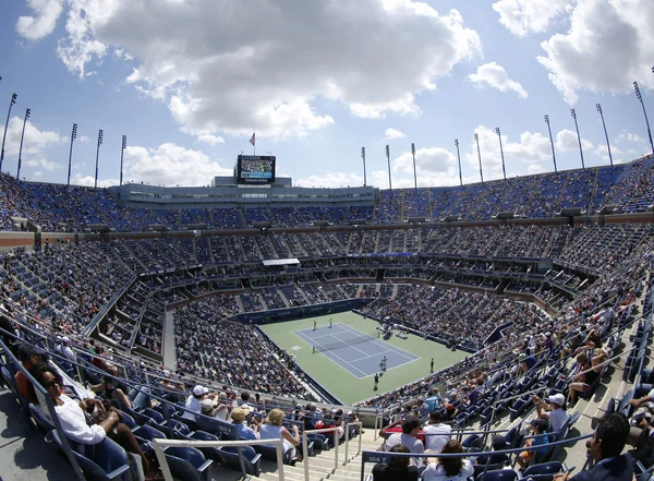 Vista real del estadio Arthur Ashe en el Billie Jean King National Tennis Center durante el US Open 2013 —  Fotos de Stock