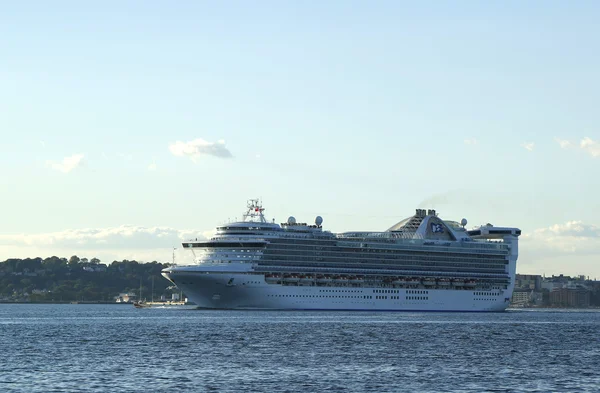 Nave da crociera Princess Caribbean nel porto di New York — Foto Stock