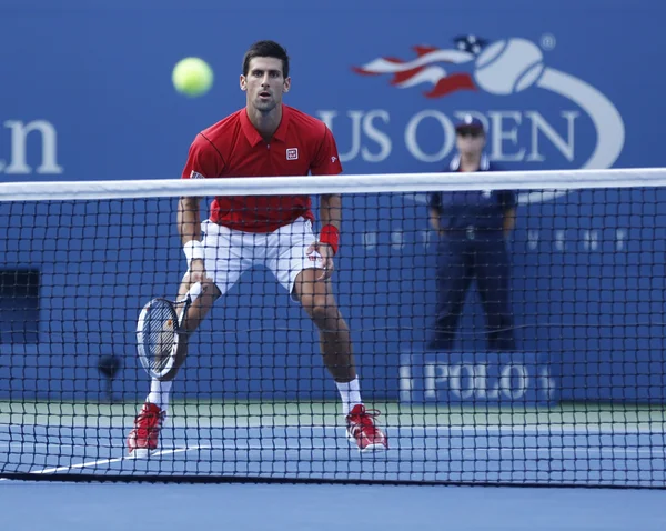 Jugador de tenis profesional Novak Djokovic durante el partido de la cuarta ronda en el US Open 2013 contra Marcel Granollers — Foto de Stock