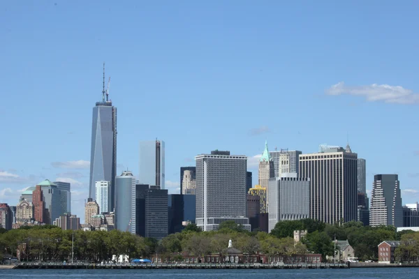 Guvernéři island a dolní manhattan skyline panorama — Stock fotografie