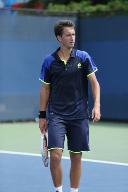 profesyonel tenis oyuncusu sergiy stakhovsky sırasında onun ilk turda çiftler maç bize açık billie jean king, 2013 Ulusal Tenis Merkezi