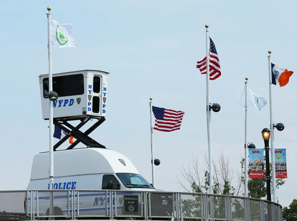NYPD Sky Watch platform placed near National Tennis Center during US Open 2013 — Stock Photo, Image