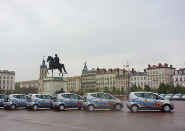 bluely elektrik ve açık erişim araba Paylaşımı hizmeti Lyon tam