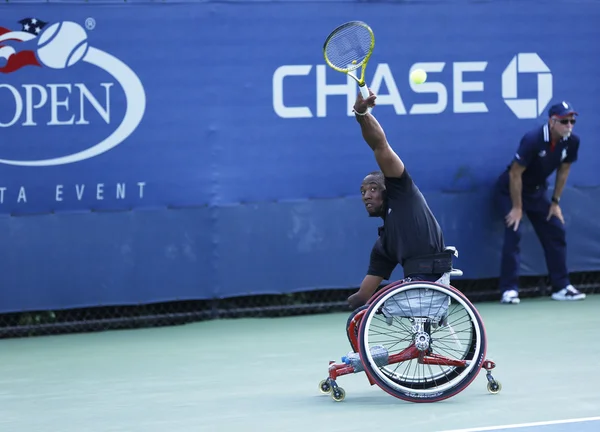 Joueur de tennis Lucas Sithole de l'Afrique du Sud lors de l'US Open 2013 quad en fauteuil roulant simple match — Photo