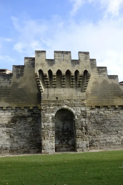 As muralhas em torno da cidade medieval de Avignon, França — Fotografia de Stock